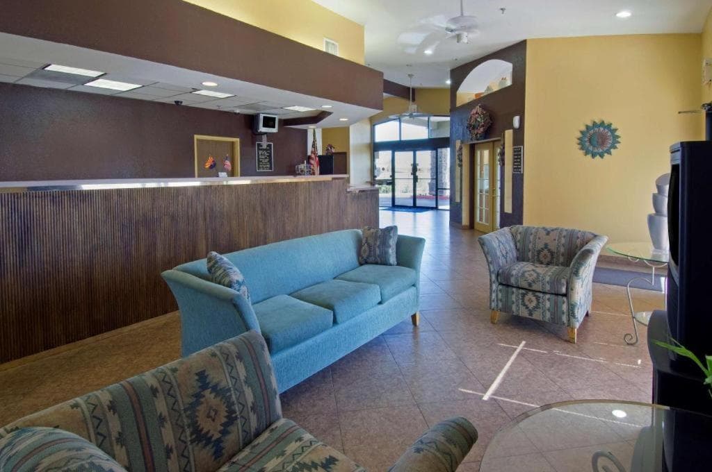 Americas Best Value Inn - Phoenix, AZ property views in Phoenix, AZ — gallery photo 3