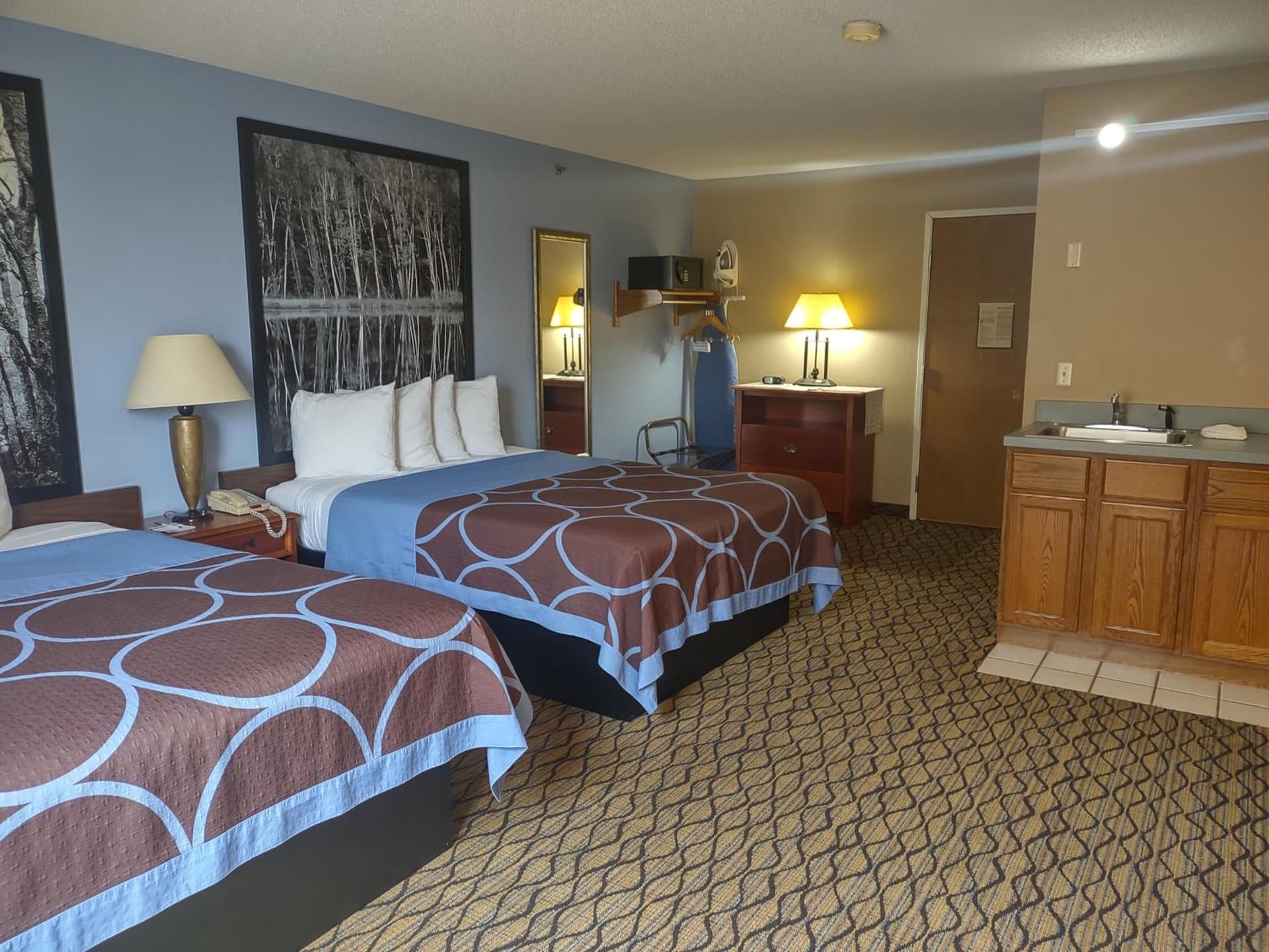 Super 8 by Wyndham Adrian property views in Adrian, MI — gallery photo 3