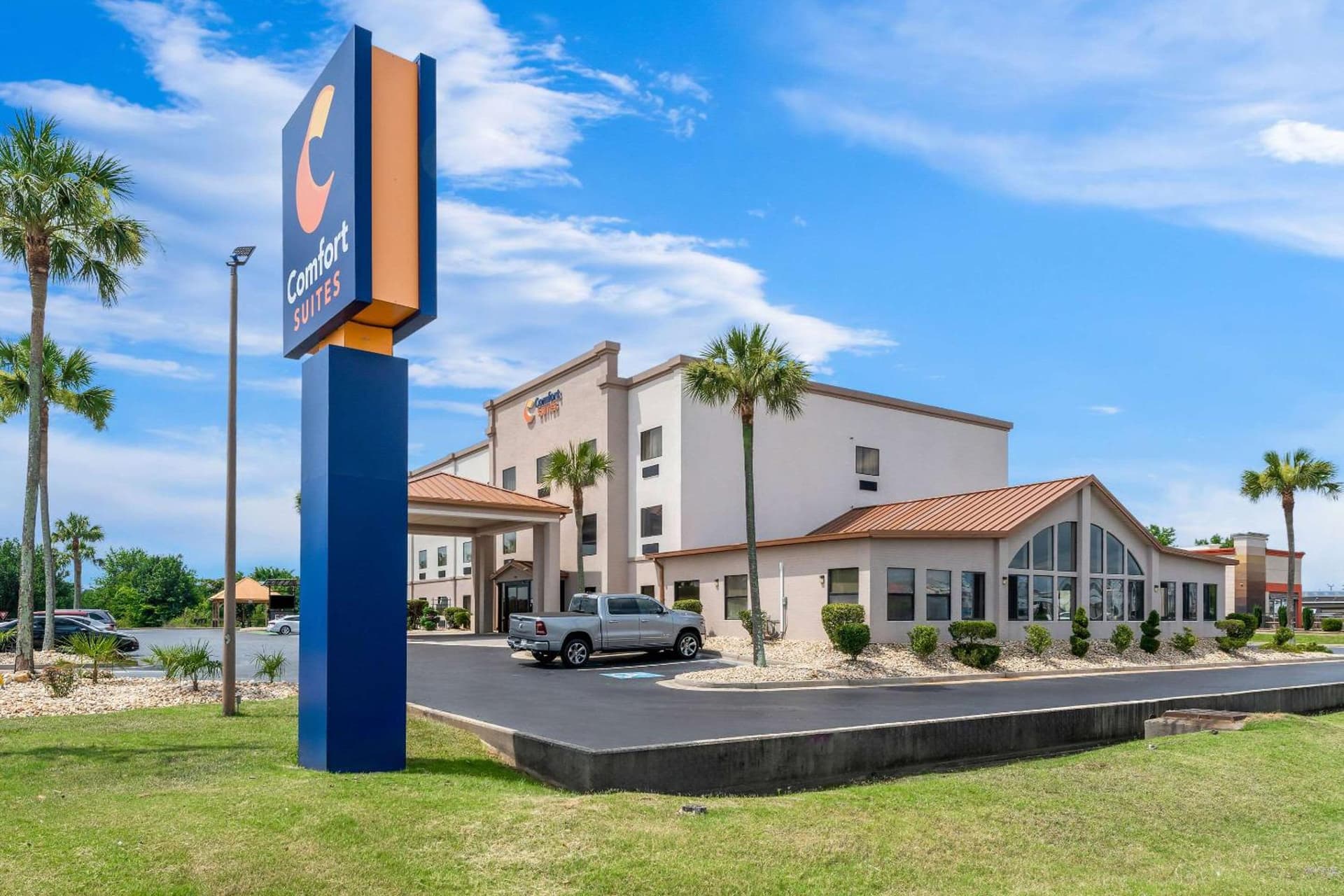Comfort Suites near Robins Air Force Base — hotel in Warner Robins, Georgia
