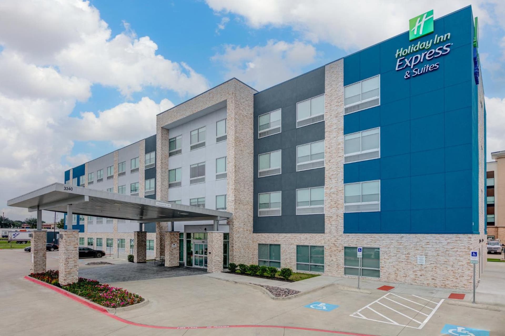 Holiday Inn Express & Suites Dallas - Plano North by IHG — hotel in Plano, Texas