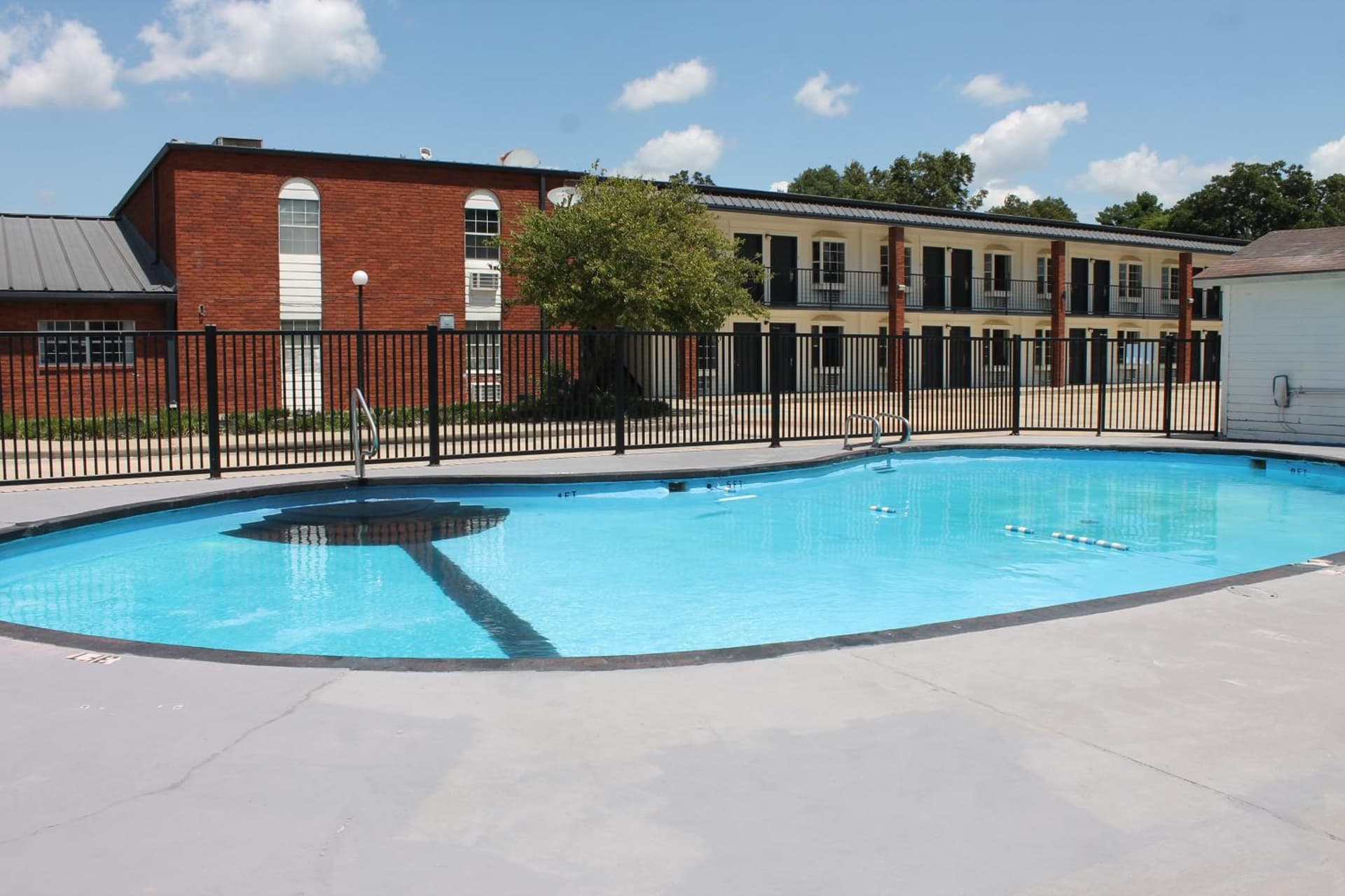 Econo lodge Kennett interior in Kennett, MO — gallery photo 2