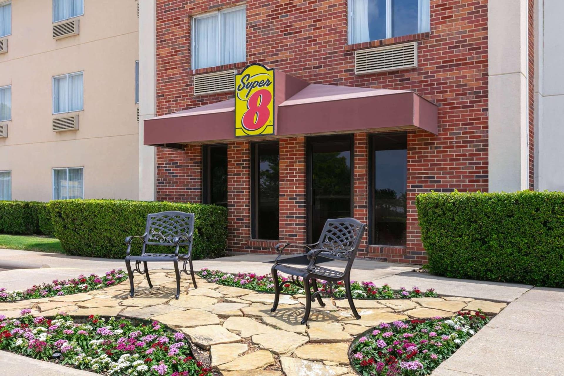 Super 8 by Wyndham Grapevine/DFW Airport Northwest — hotel in Grapevine, Texas
