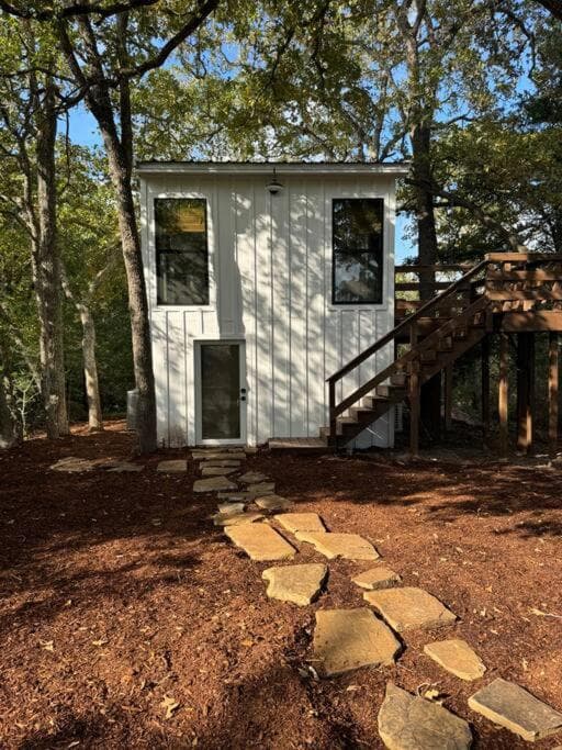 Treehouse with Full Amenities and Private Hot Tub featured exterior or lobby in Greenvine — similar hotel