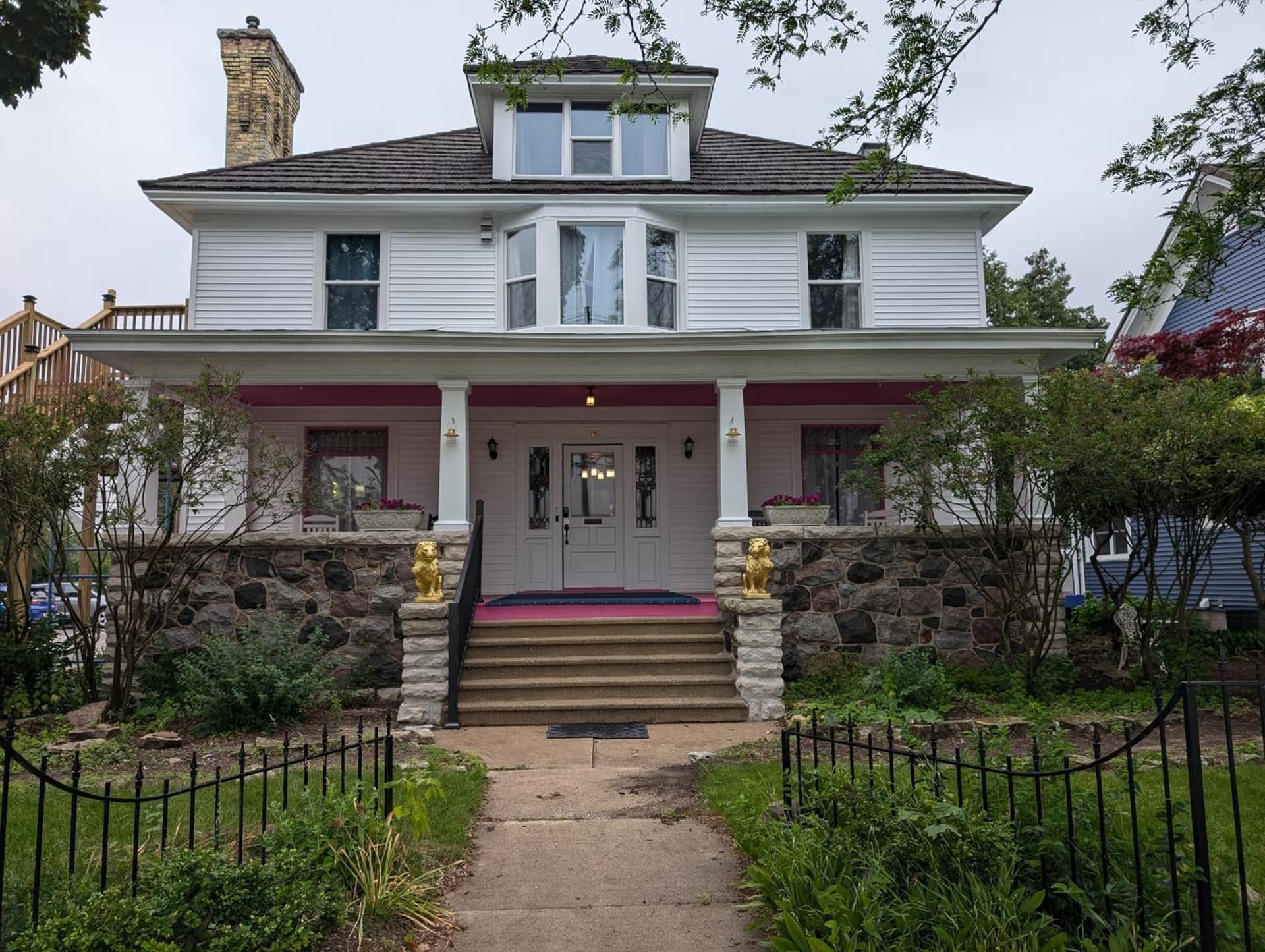 The Queen Hotel- Downtown Luxury — hotel in Sturgeon Bay, Wisconsin