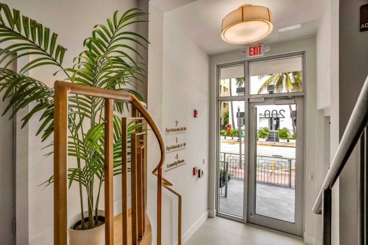 Vonder Miami Beach - Unit 14 property views in Miami Beach, FL — gallery photo 3