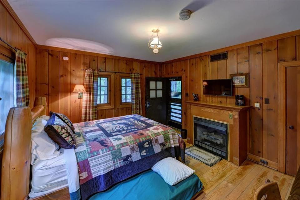 White Pines Lodge property views in Stratford — gallery photo 3