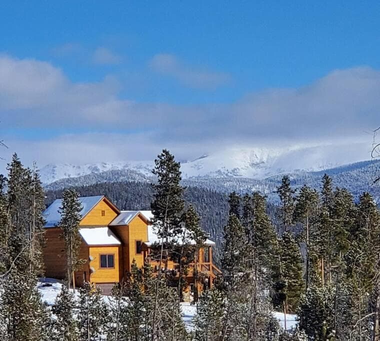 Secluded Luxury Mountain Retreat with unrivaled views interior in Tabernash, CO — gallery photo 2