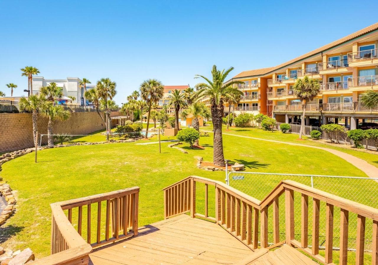 Poolside Paradise featured exterior or lobby in Galveston, TX — similar hotel