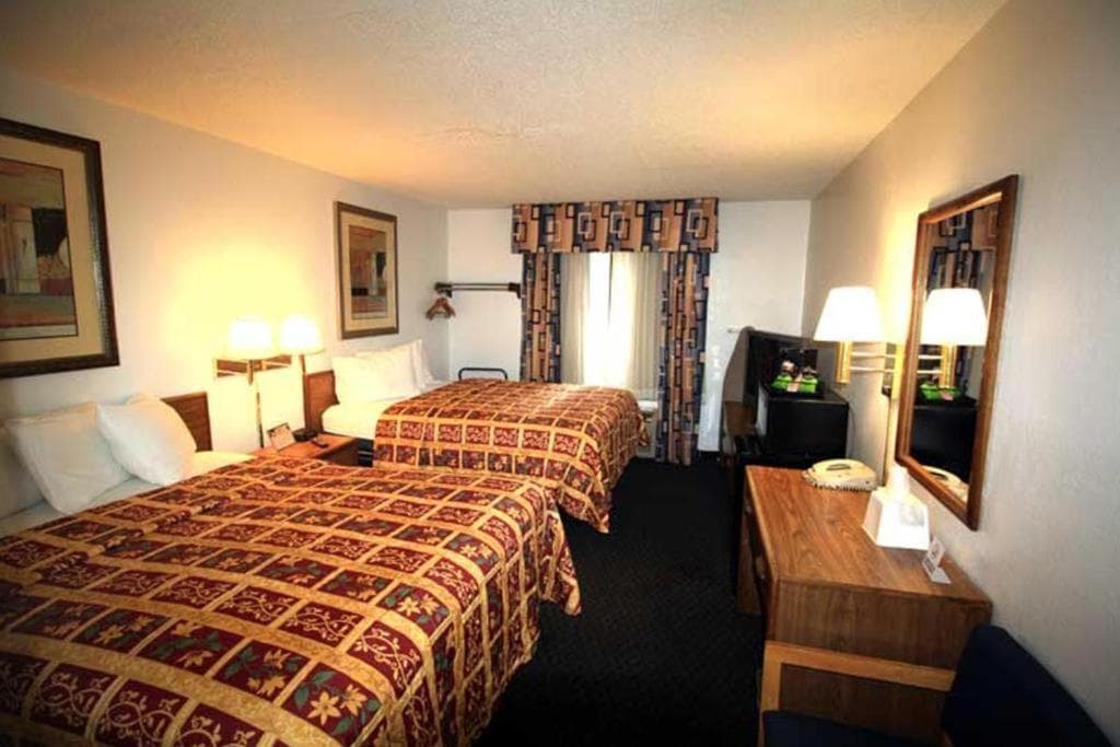 Norwood Inn Minneapolis Roseville property views in Roseville, MN — gallery photo 3