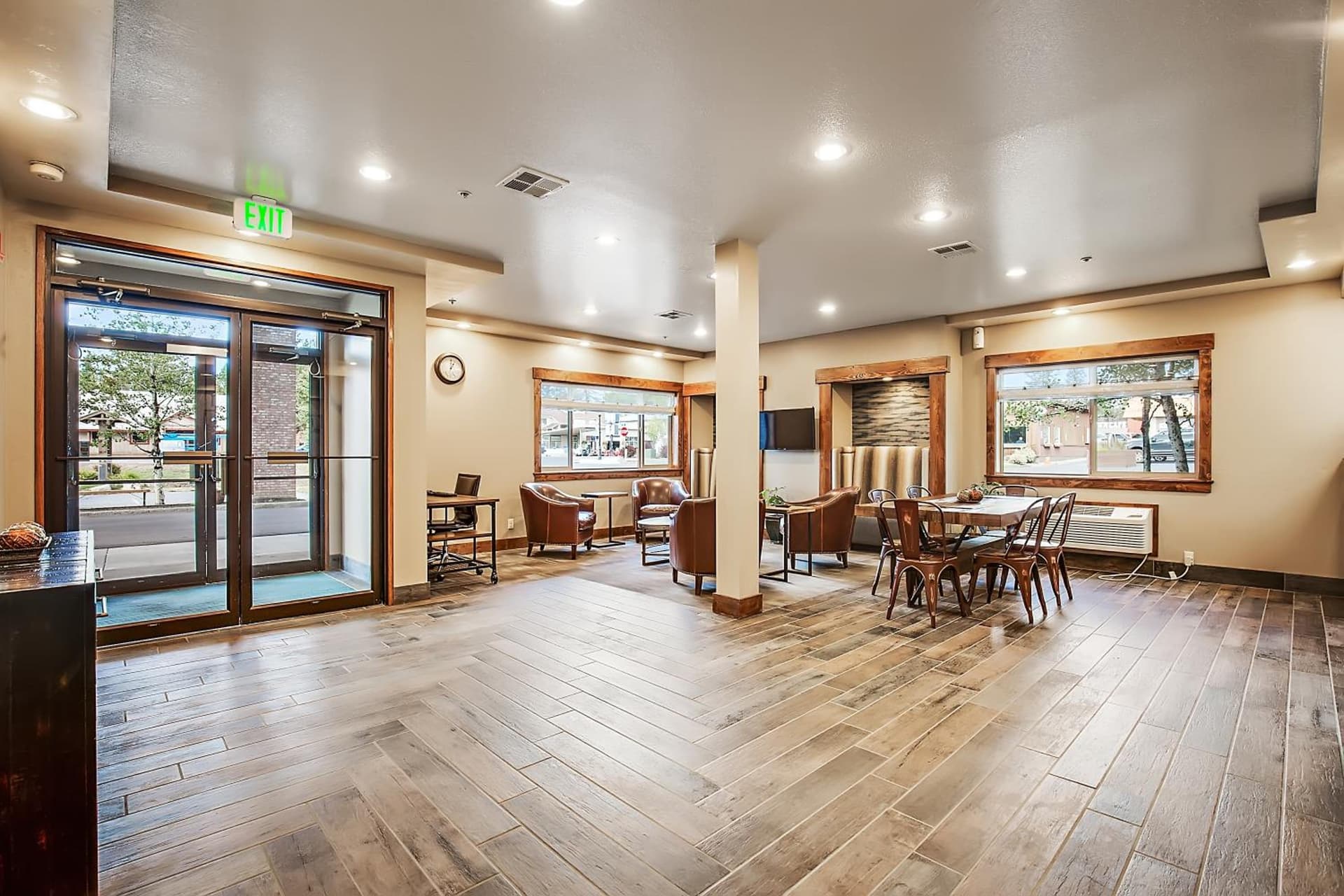 Third Street Inn interior in McCall, ID — gallery photo 2