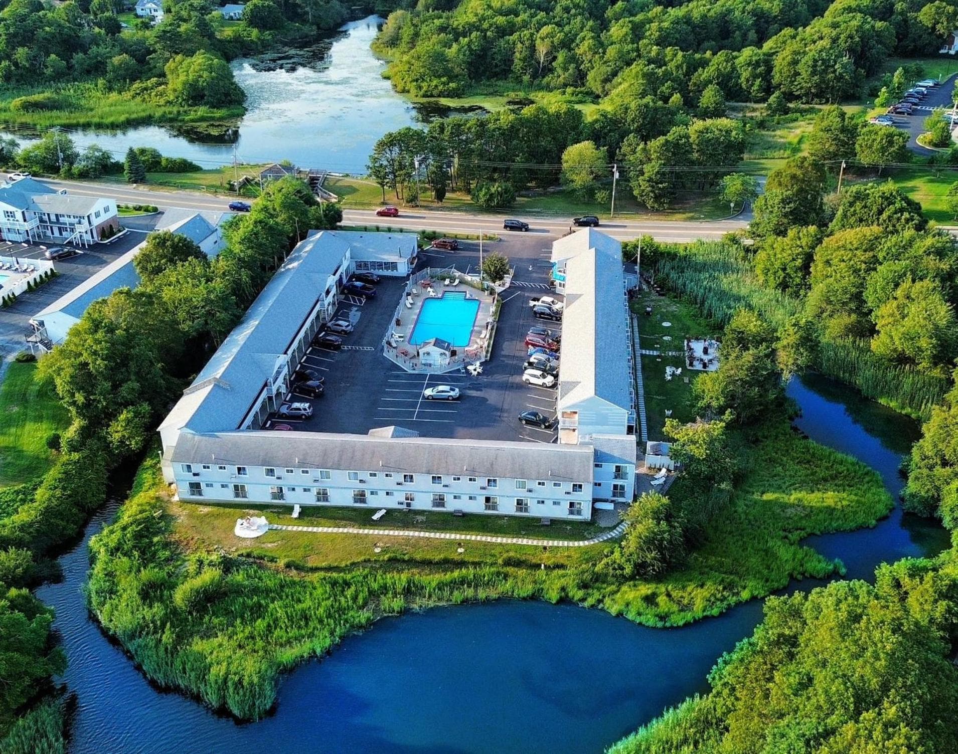 Cape Sands Inn — hotel in West Yarmouth, Massachusetts