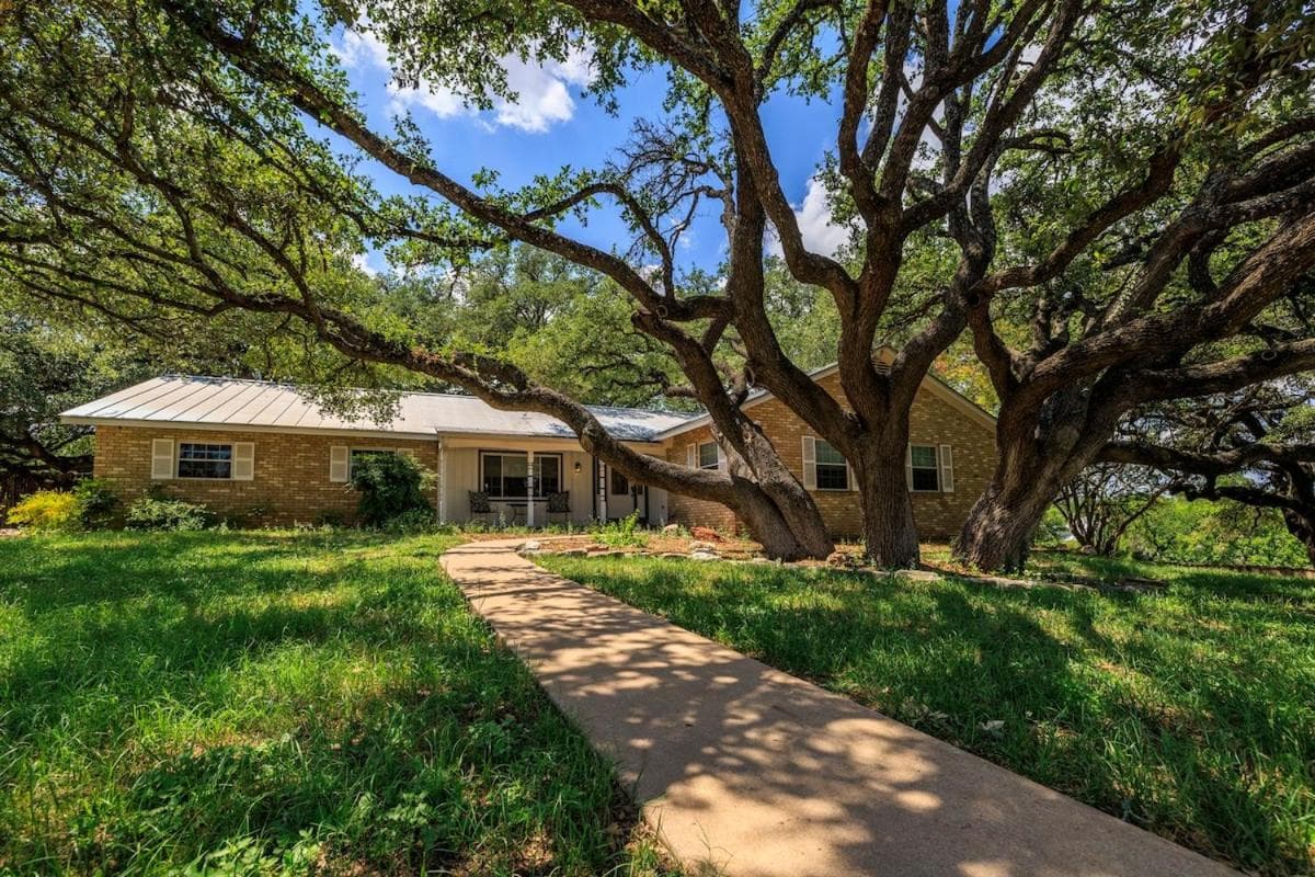 Baron's Creek Headquarters featured exterior or lobby in Fredericksburg, TX — similar hotel