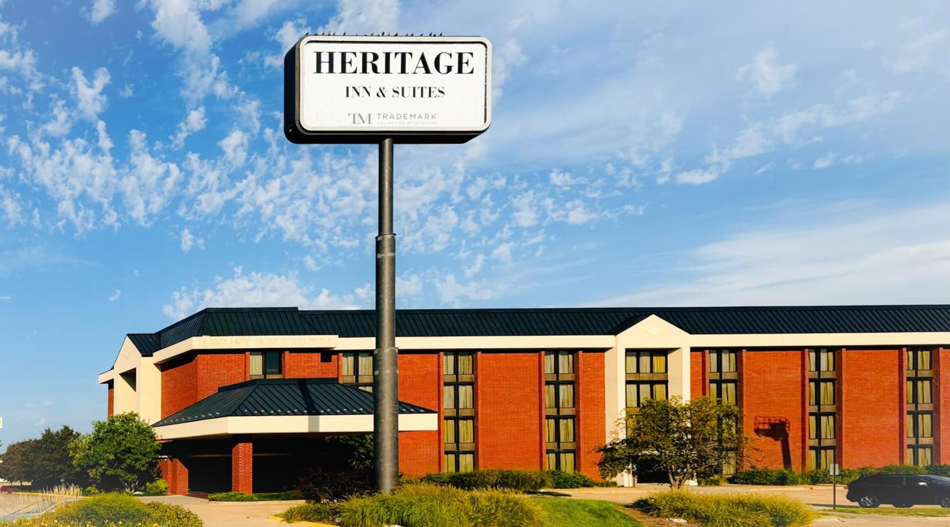 Heritage Inn & Suites St Louis Fenton, Trademark by Wyndham — hotel in Fenton, Missouri