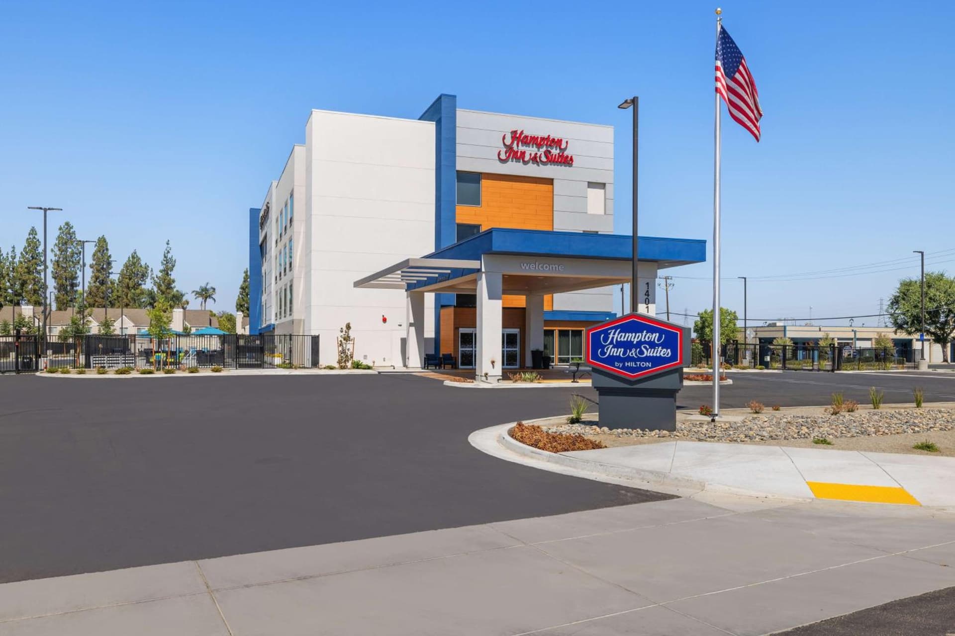 Hampton Inn & Suites Bakersfield Central property views in Bakersfield, CA — gallery photo 3