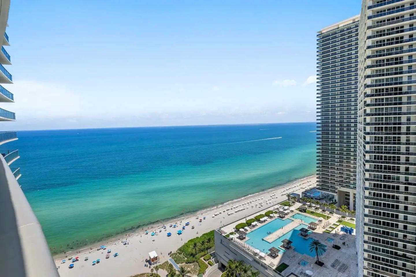 Breathtaking Ocean-View Balcony Lyfe Resort interior in Hollywood Beach — gallery photo 2