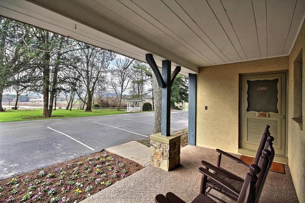 The Dillard House interior in Dillard, GA — gallery photo 2
