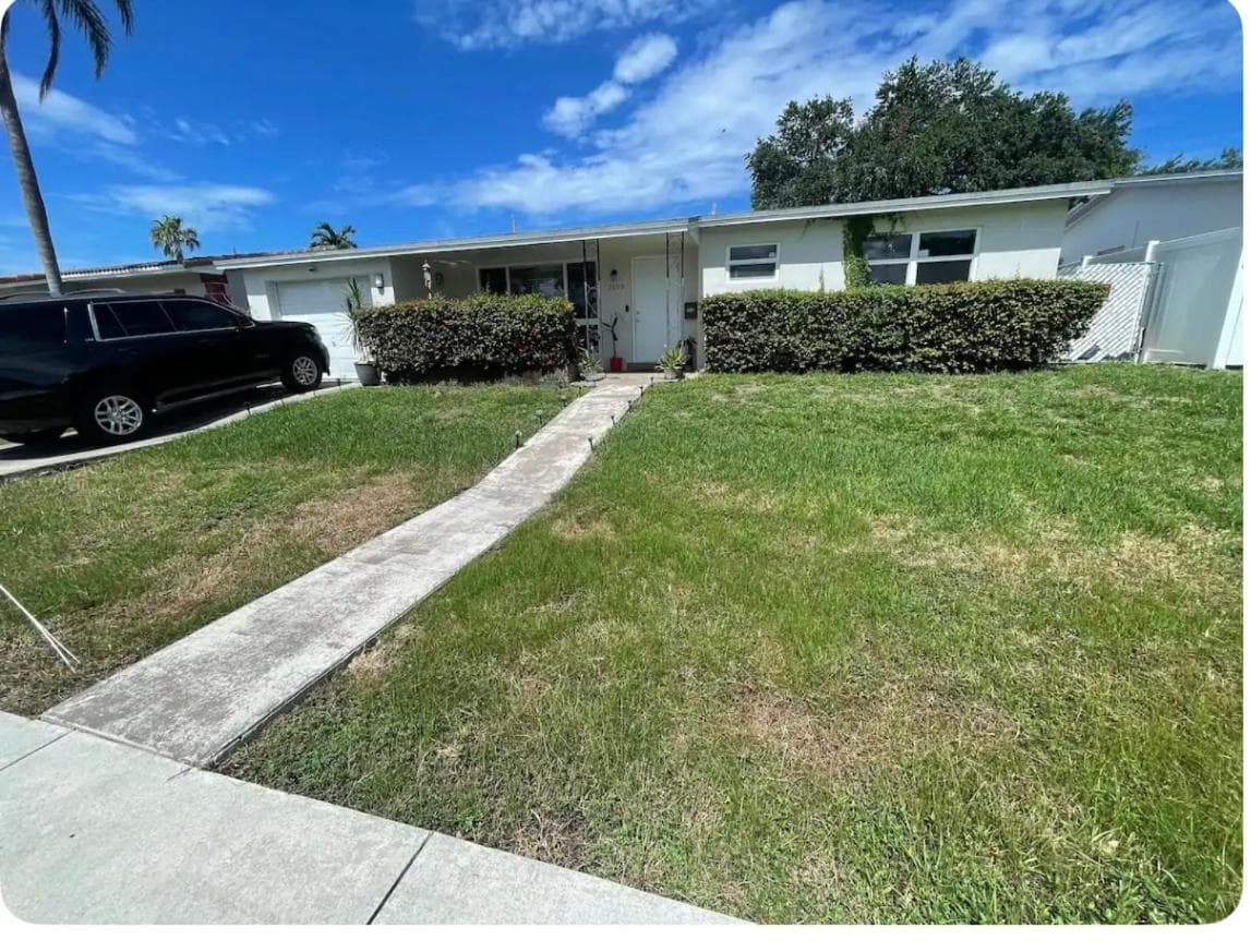 Private room with shared bathroom in Hollywood area property views in Dania Beach, FL — gallery photo 3