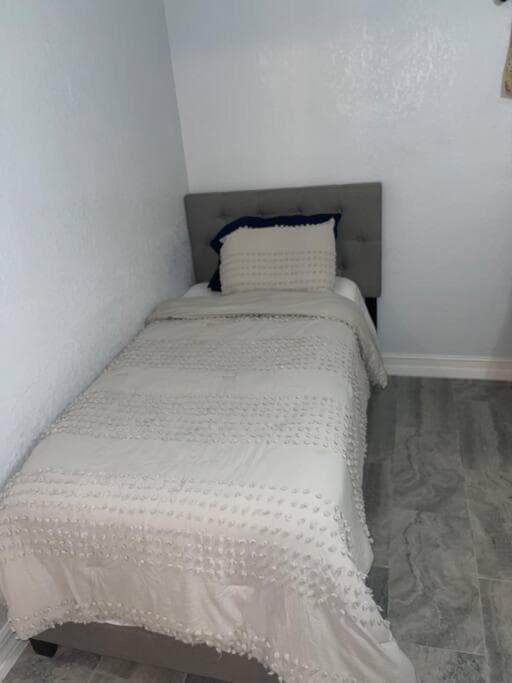 Contemporary Studio W Full kitchen near Universal interior in Orlando, FL — gallery photo 2