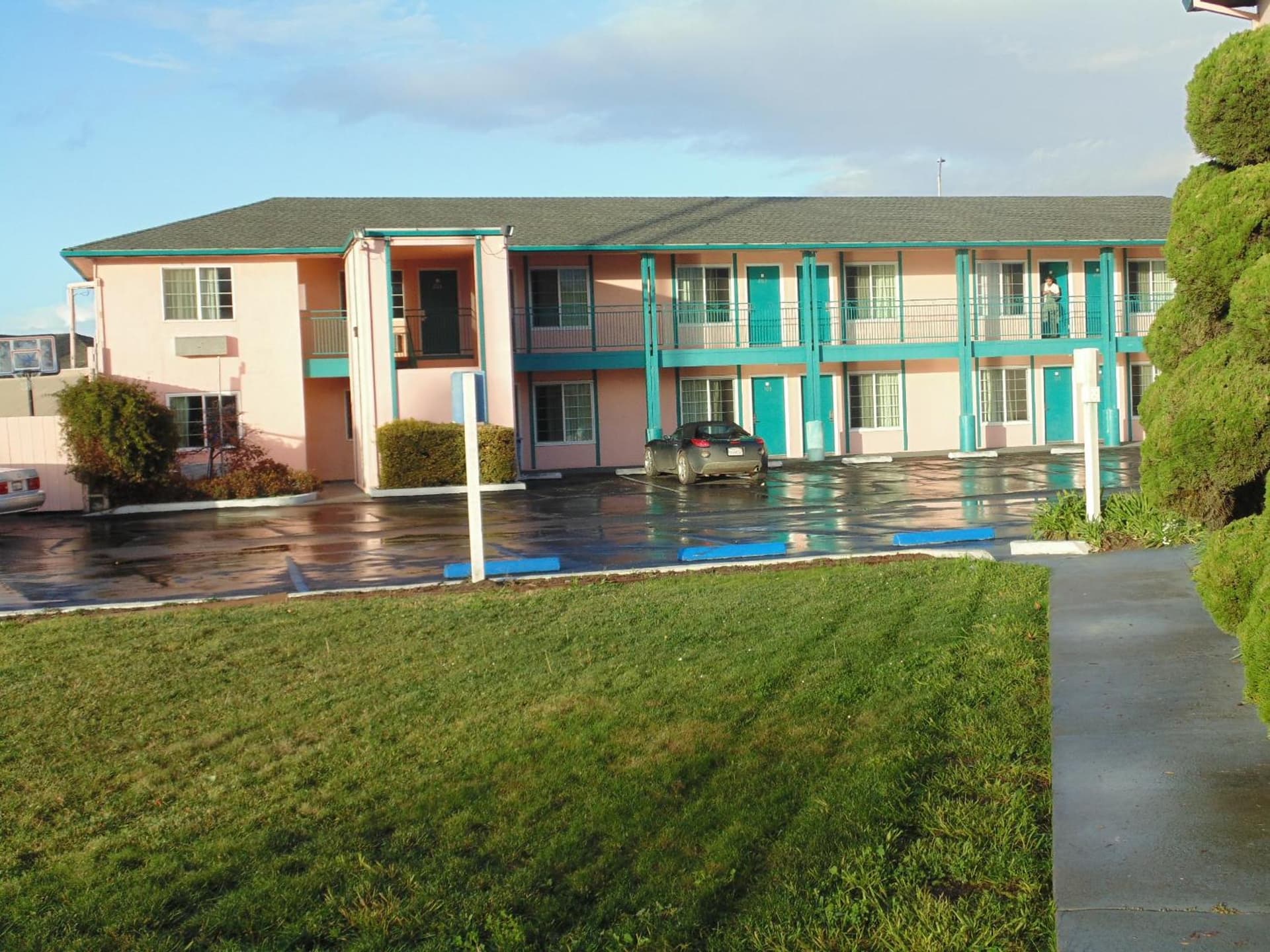 Inns of California Salinas interior in Salinas, CA — gallery photo 2