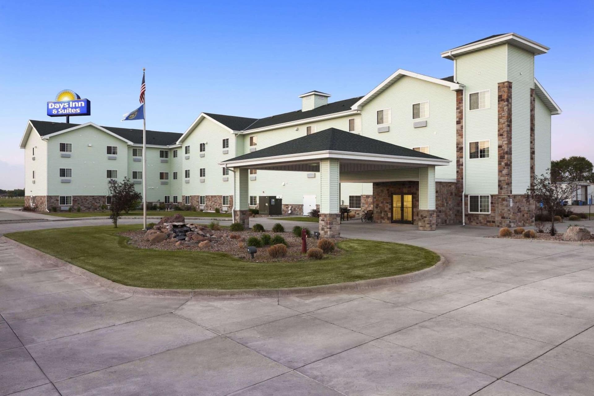 Days Inn & Suites by Wyndham Columbus NE — hotel in Columbus, Nebraska