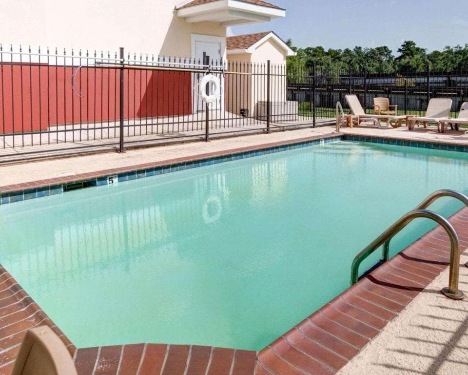 Suburban Extended Stay La Place interior in Laplace, LA — gallery photo 2