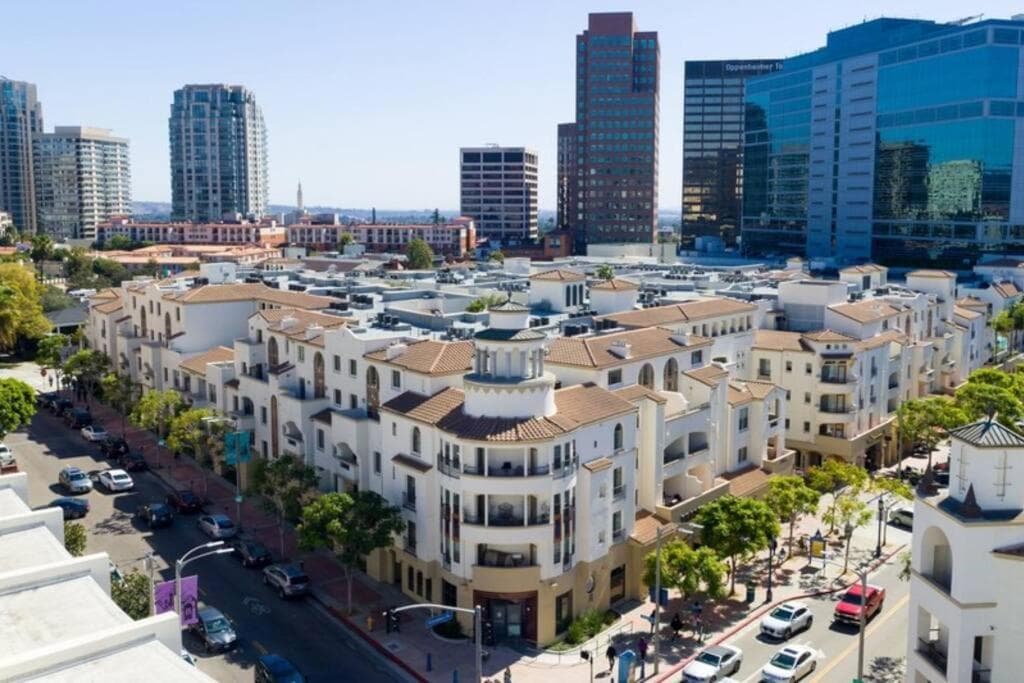 1 Bedroom XL Condo with King bed, Garden View, Parking Included featured exterior or lobby in Los Angeles, CA — similar hotel