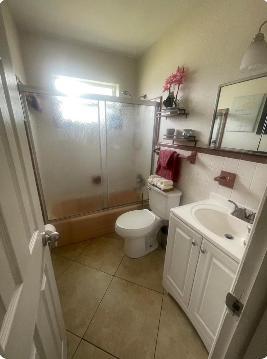Private room with shared bathroom in Hollywood area interior in Dania Beach, FL — gallery photo 2