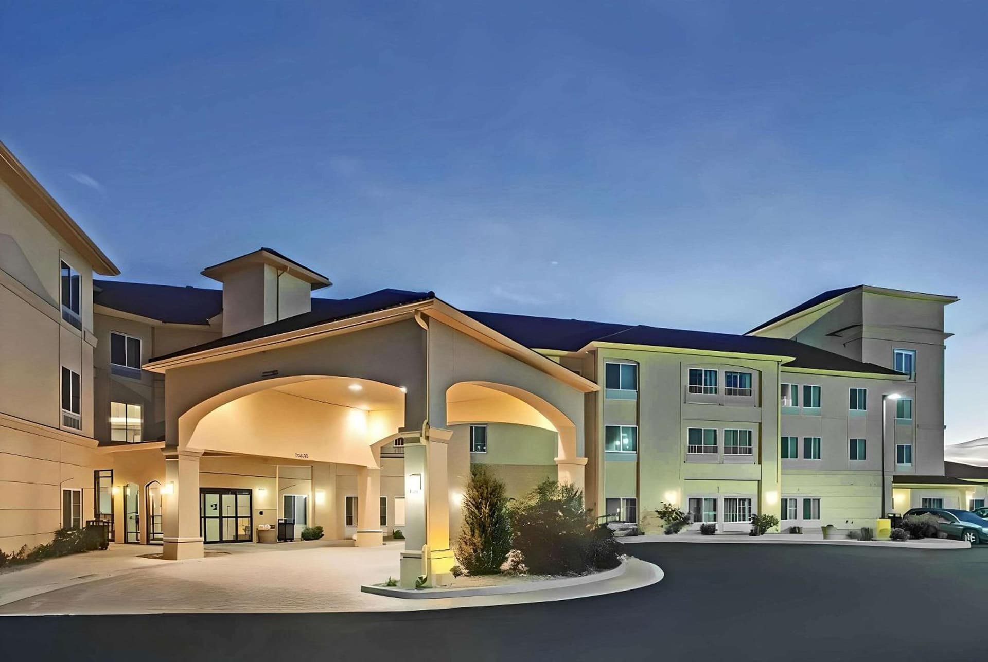 Comfort Inn & Suites Verona at Turning Stone Resort Casino — hotel in Verona, Wisconsin