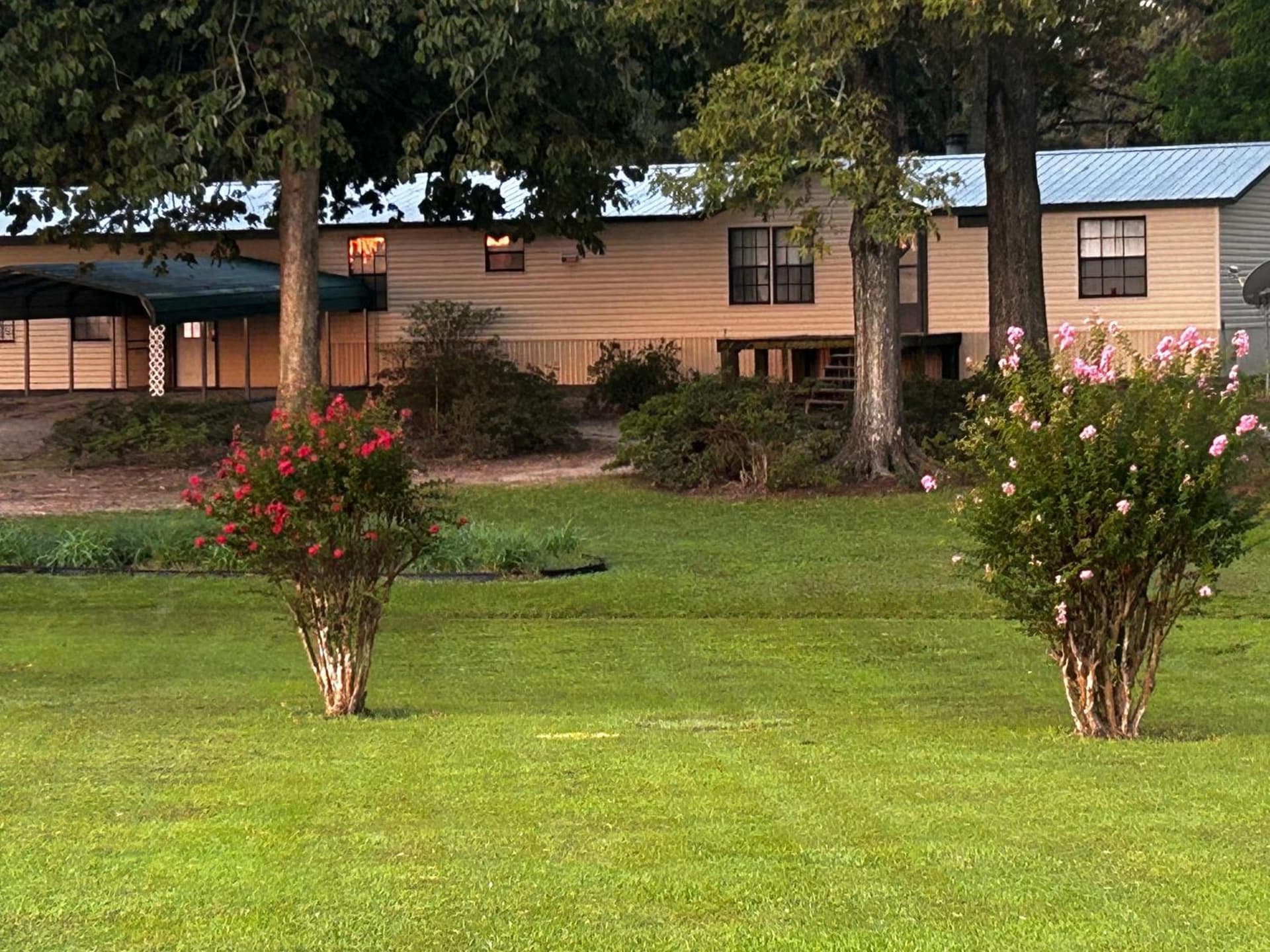 Woolen Lake House featured exterior or lobby in Columbia, LA — similar hotel