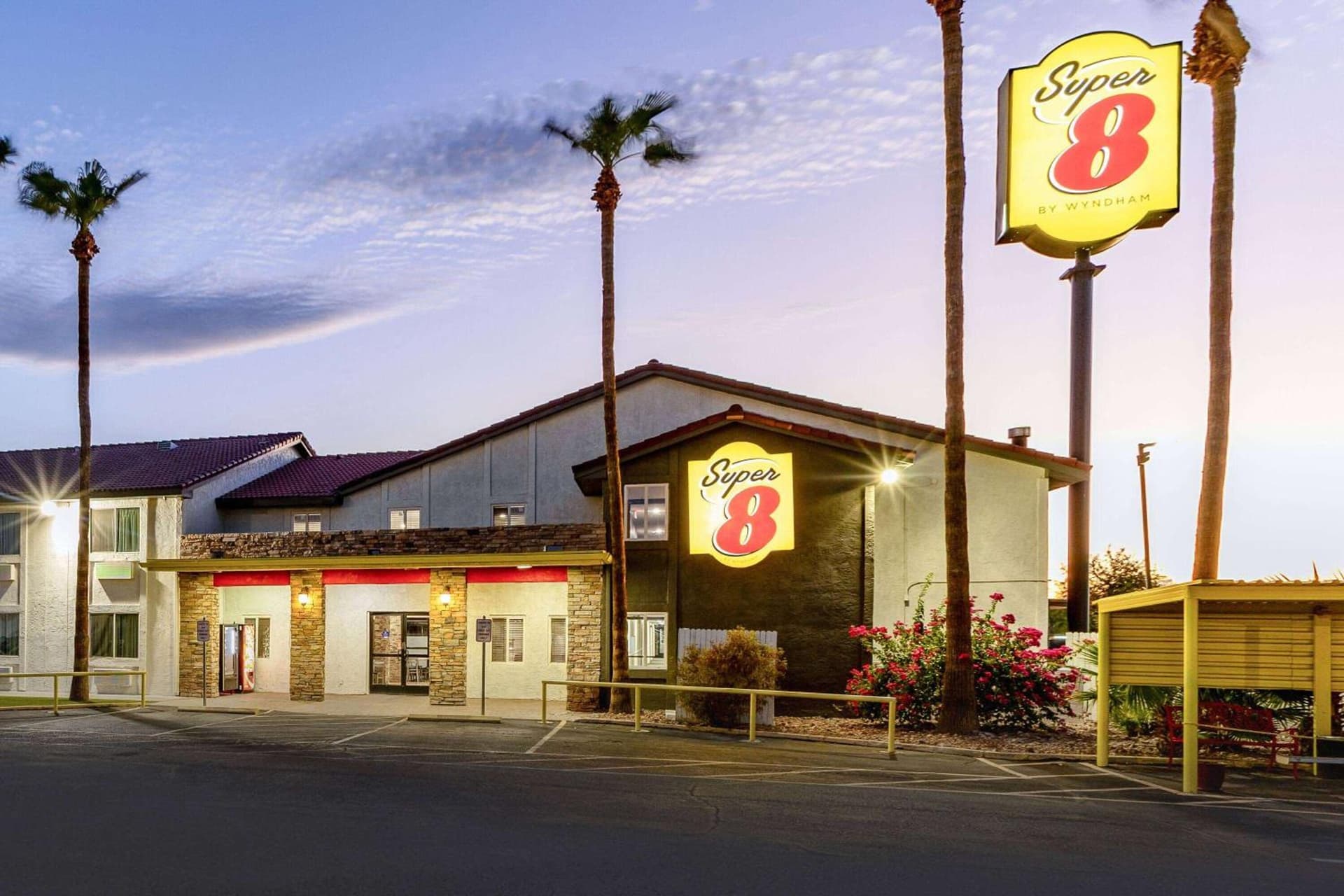 Super 8 by Wyndham Goodyear/Phoenix Area — hotel in Goodyear, Arizona