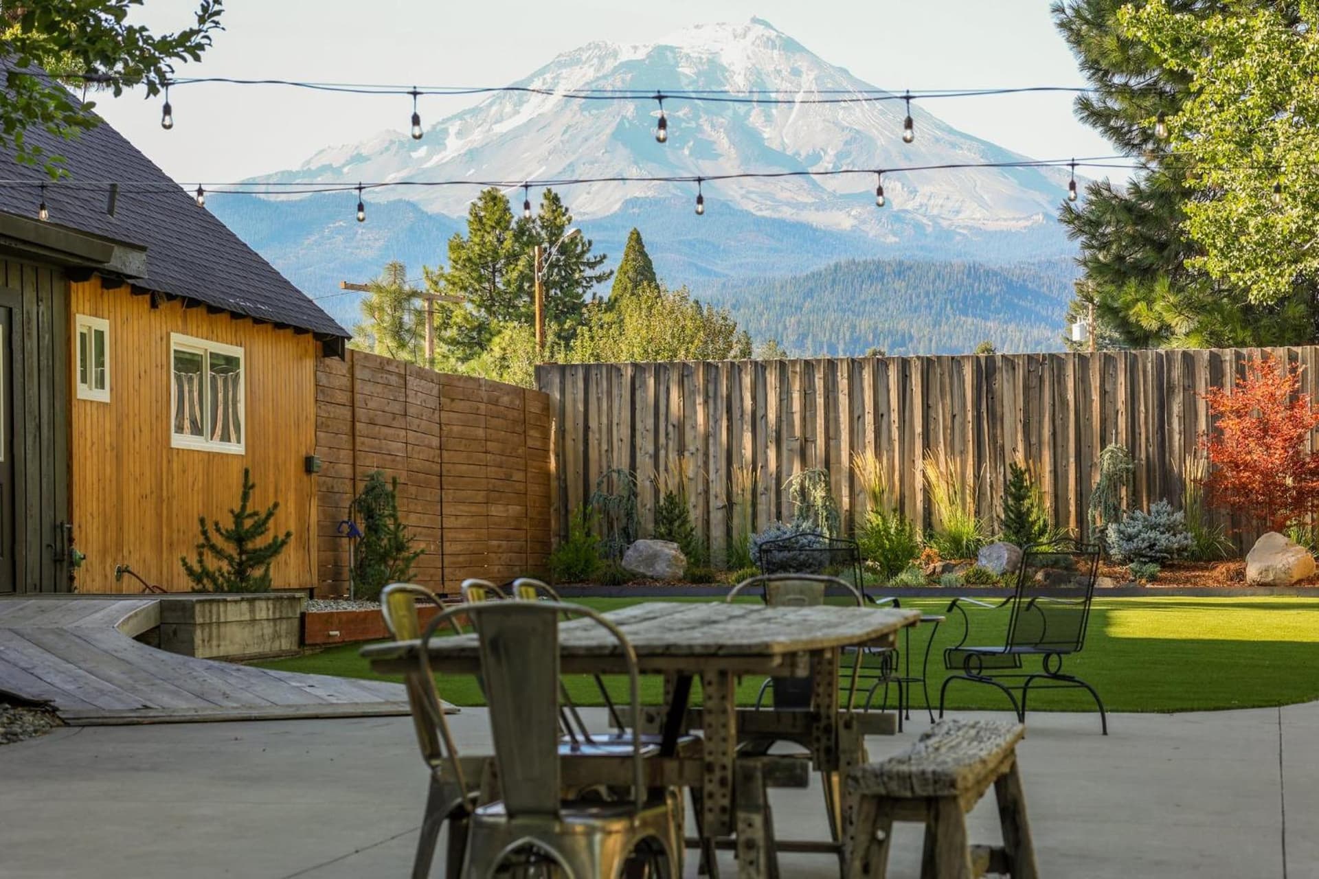 Shasta View Lodge property views in McCloud, CA — gallery photo 3