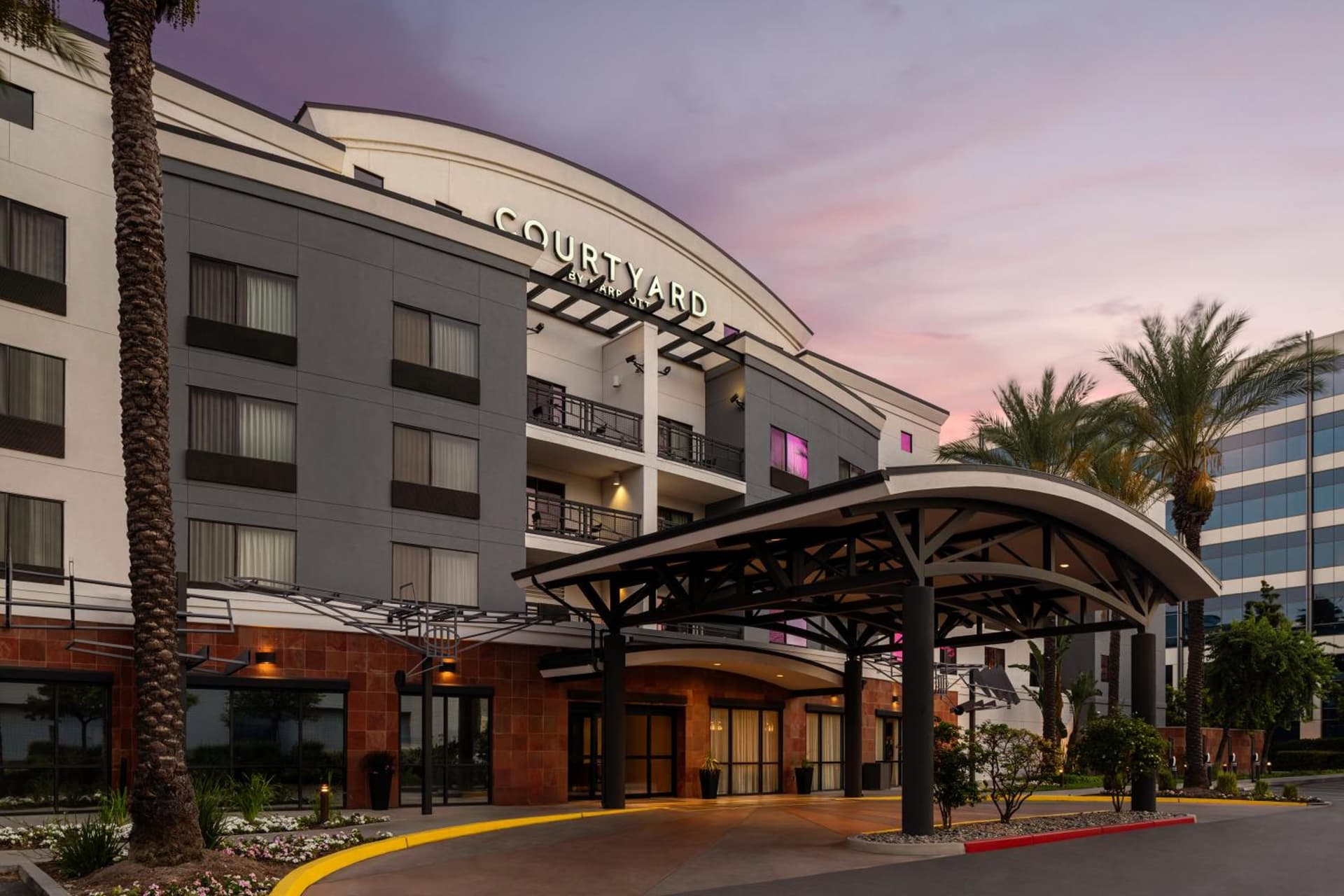 Courtyard Los Angeles Burbank Airport — hotel in Burbank, California