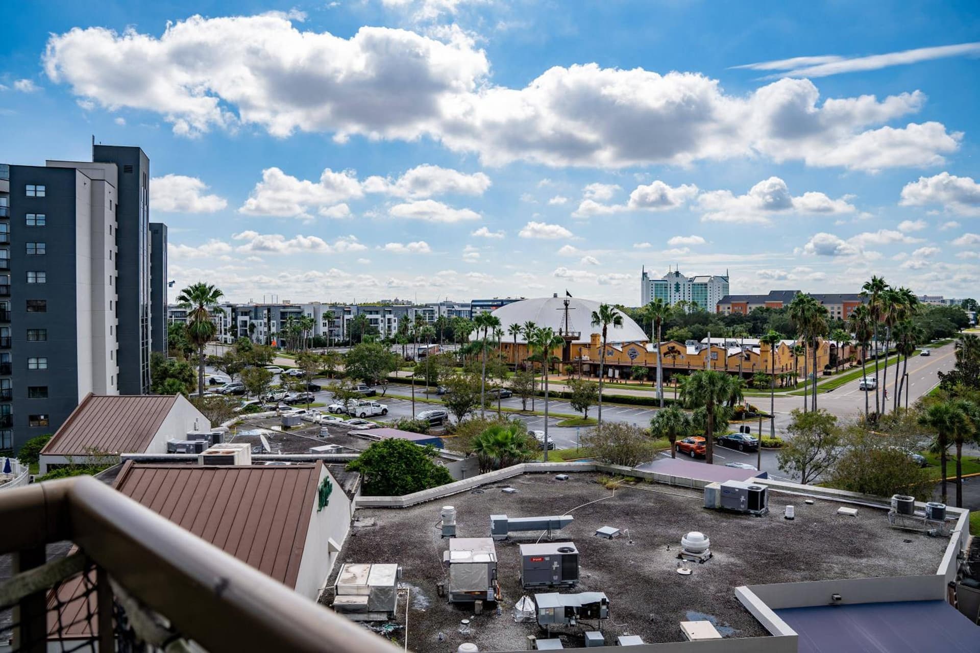 Studio - Near Universal Parks interior in Orlando, FL — gallery photo 2