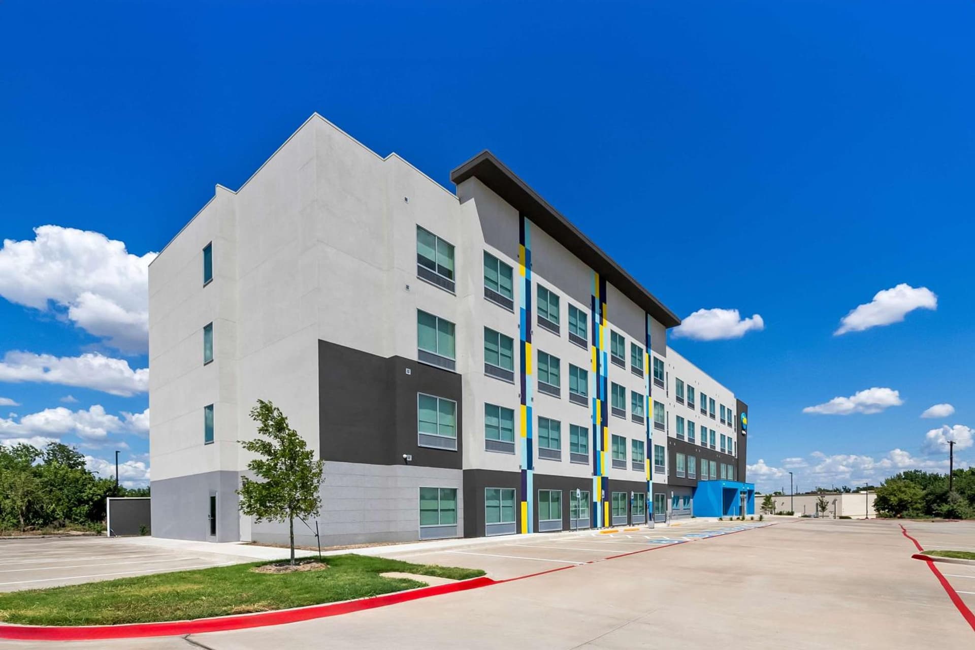Tru by Hilton Plano Hwy 75 property views in Plano, TX — gallery photo 3