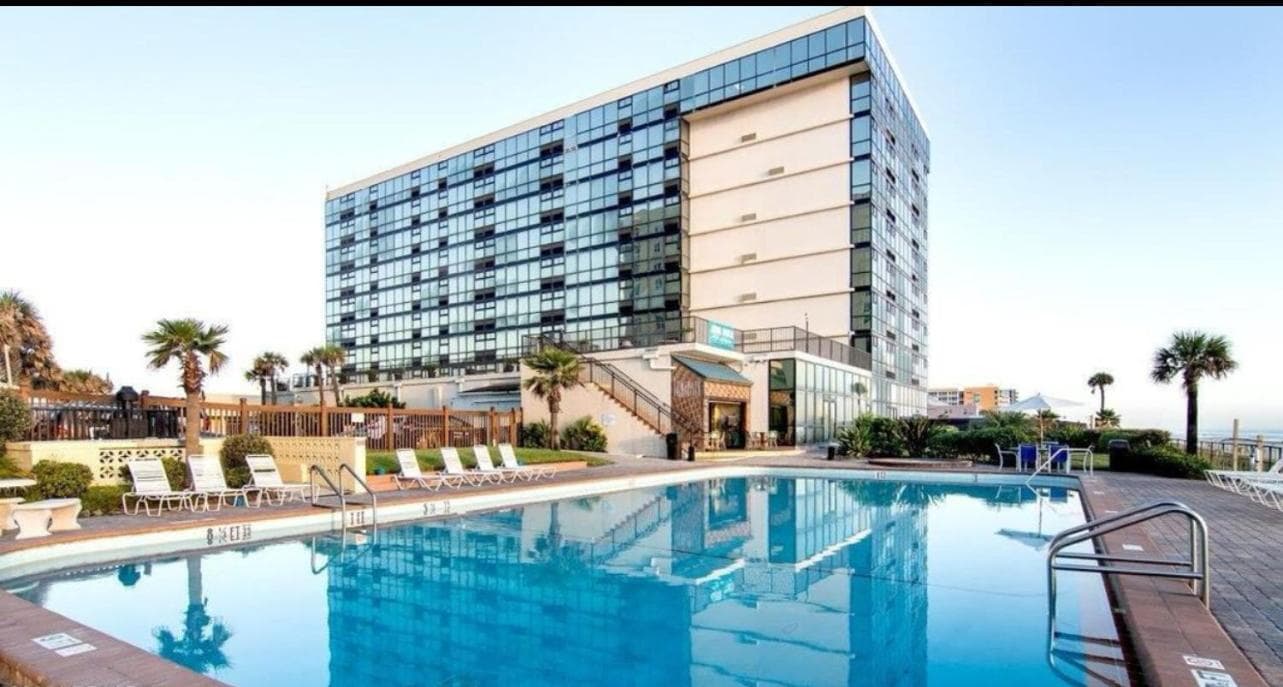 Single, Double or Quad Oceanview Studios - Direct Beach Access, Oceanfront Pool & Tiki interior in Daytona Beach Shores, FL — gallery photo 2