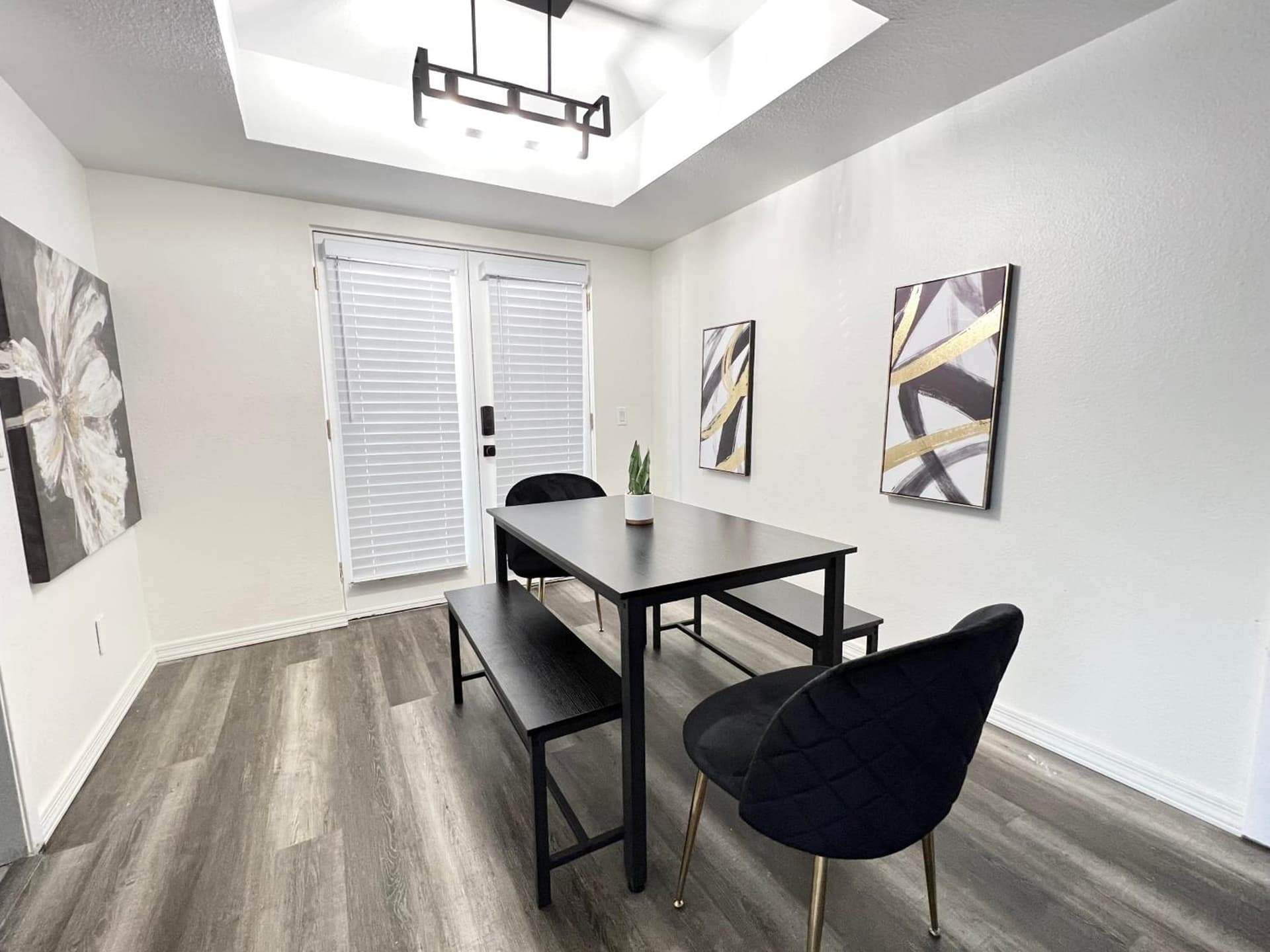 Luxe Biltmore Condo featured exterior or lobby in Phoenix, AZ — similar hotel