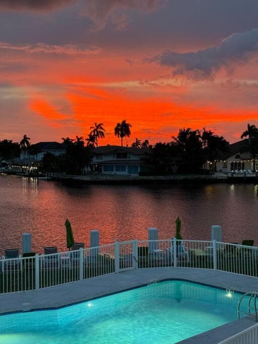 Aloha Apartments On the Intracoastal-Walk to the Beach interior in Pompano Beach, FL — gallery photo 2