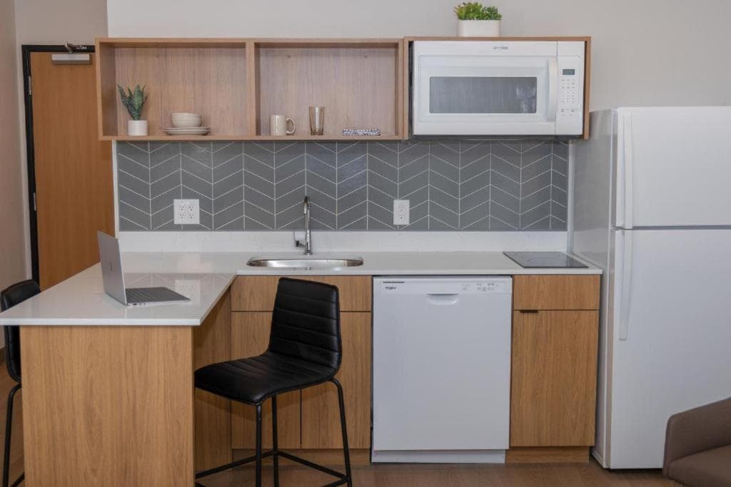 LivAway Suites Tri-Cities-Richland property views in Richland, WA — gallery photo 3