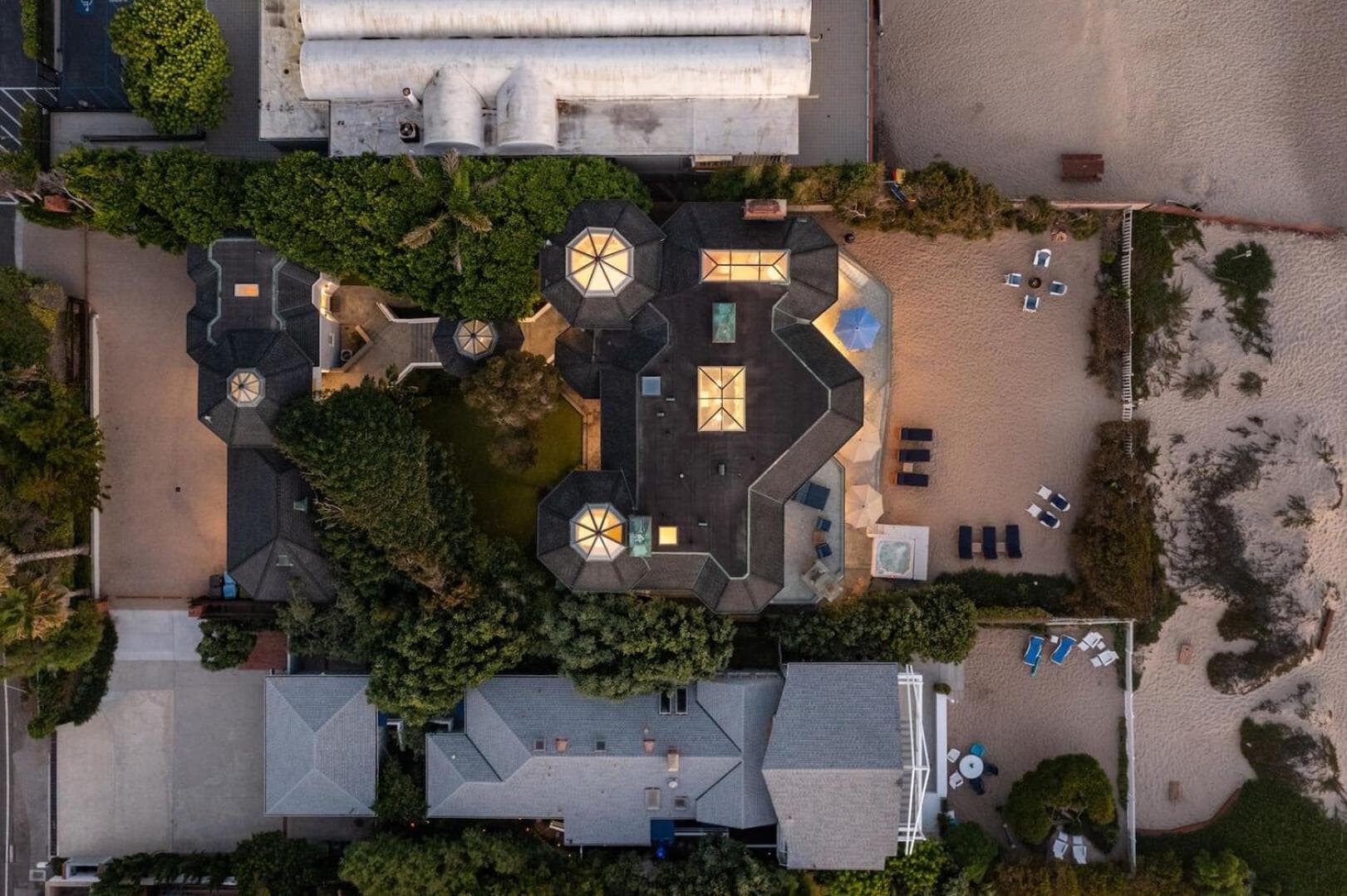 Malibu Dunes by Fieldtrip Expansive Hamptons-Style Estate w Private Beach Backyard property views in Malibu, CA — gallery photo 3
