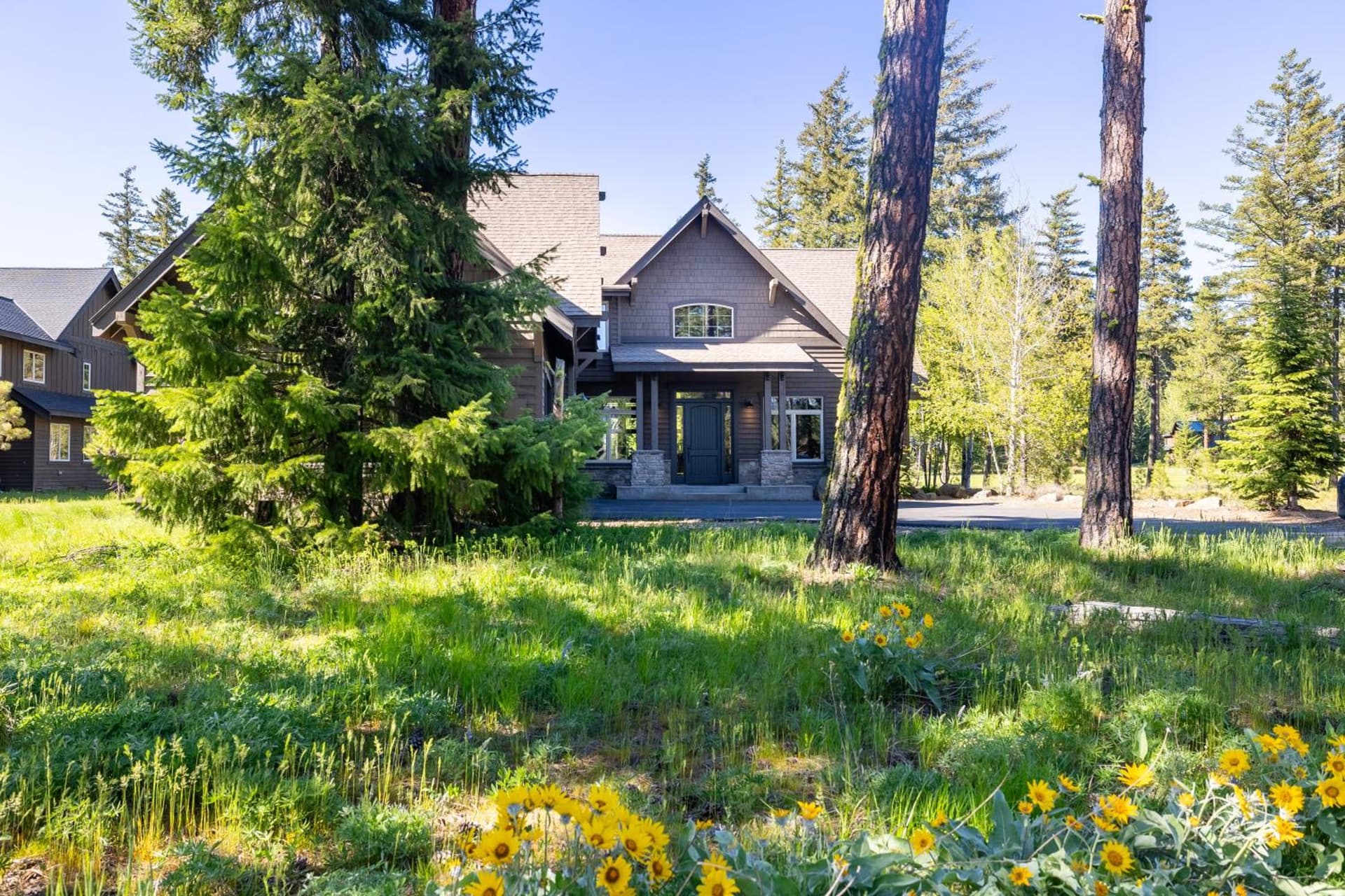 Craftsman Lodge on Rope Rider Golf Course - Hot Tub, Fireplaces, & Mountain Views — hotel in Cle Elum, Washington