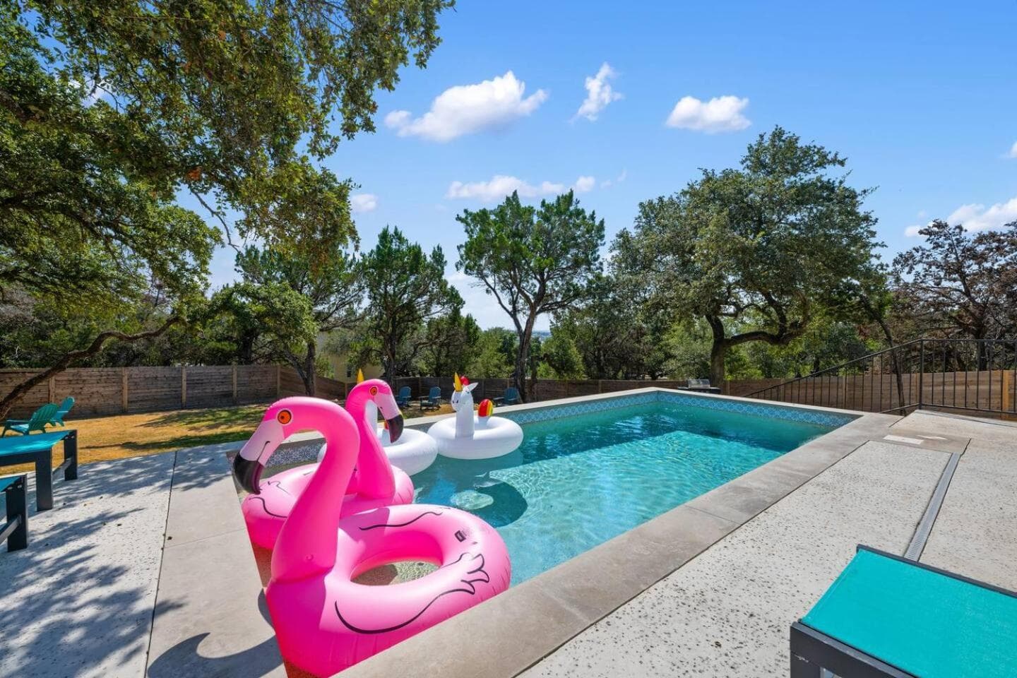 Mini-resort Wpool And Putt interior in Spicewood — gallery photo 2