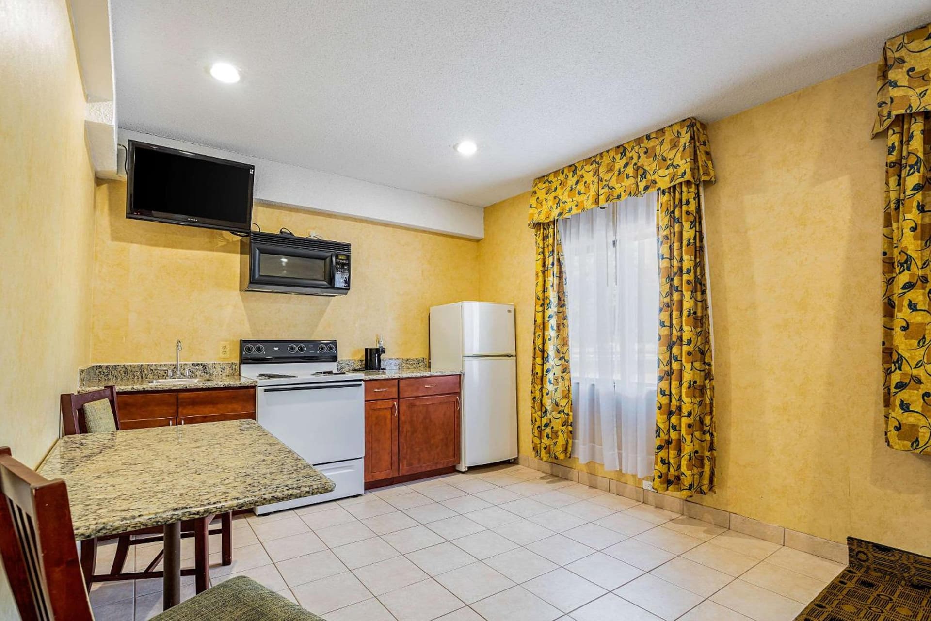 Quality Inn & Suites Coldwater near I-69 interior in Coldwater, MI — gallery photo 2
