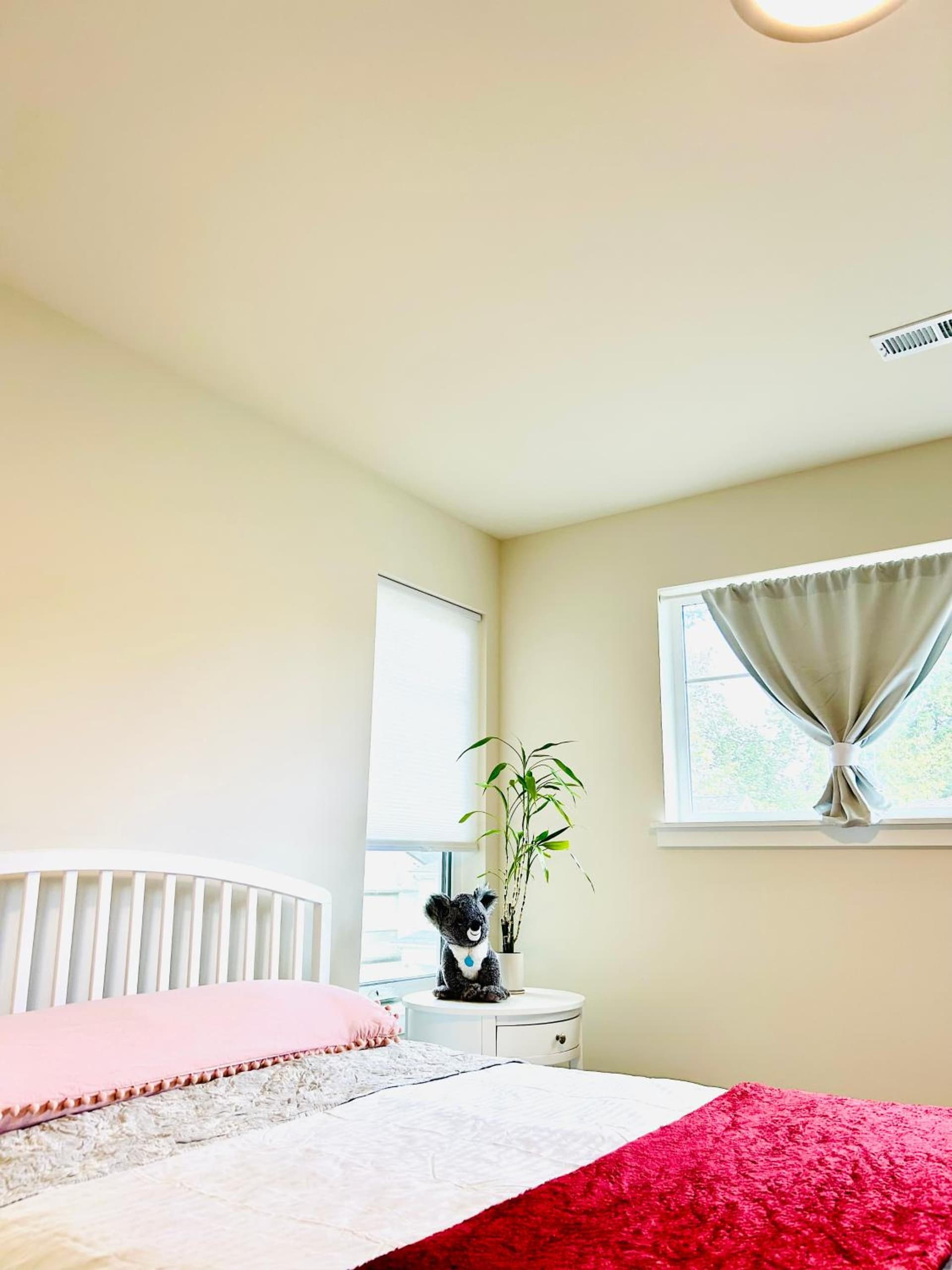Cozy Ensuite 1b1b1wc wifiACparking interior in Renton, WA — gallery photo 2