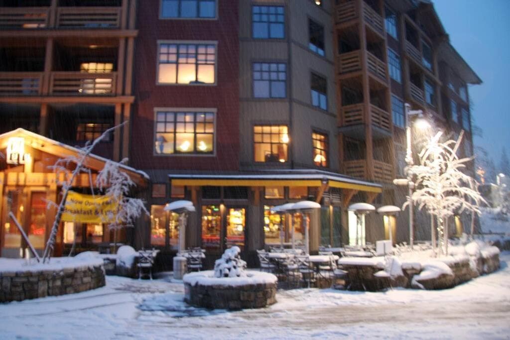 Ski-in Ski-out - Steam Room - Massage Chair — hotel in Mammoth Lakes, California