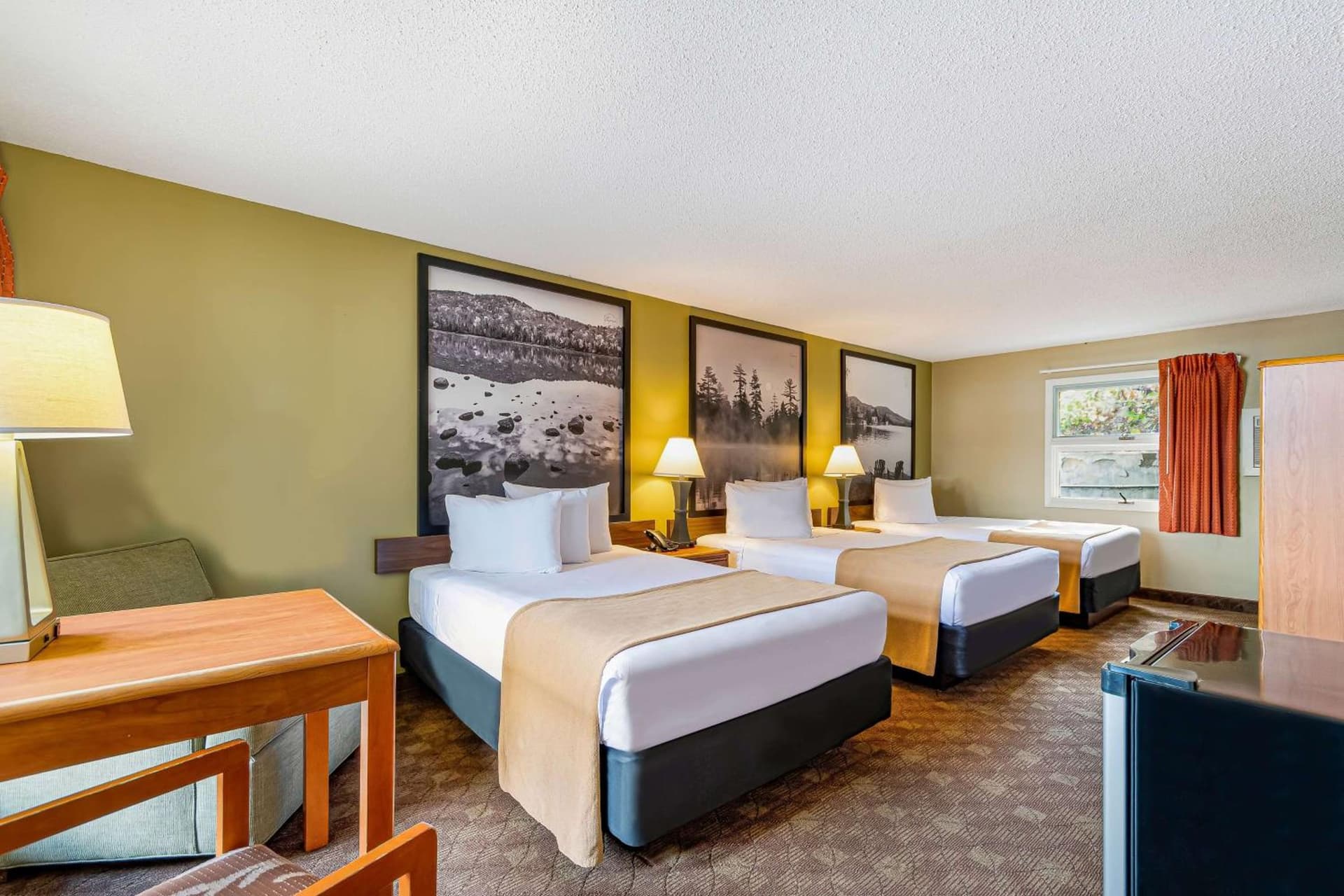 Super 8 by Wyndham Lake George/Downtown interior in Lake George — gallery photo 2