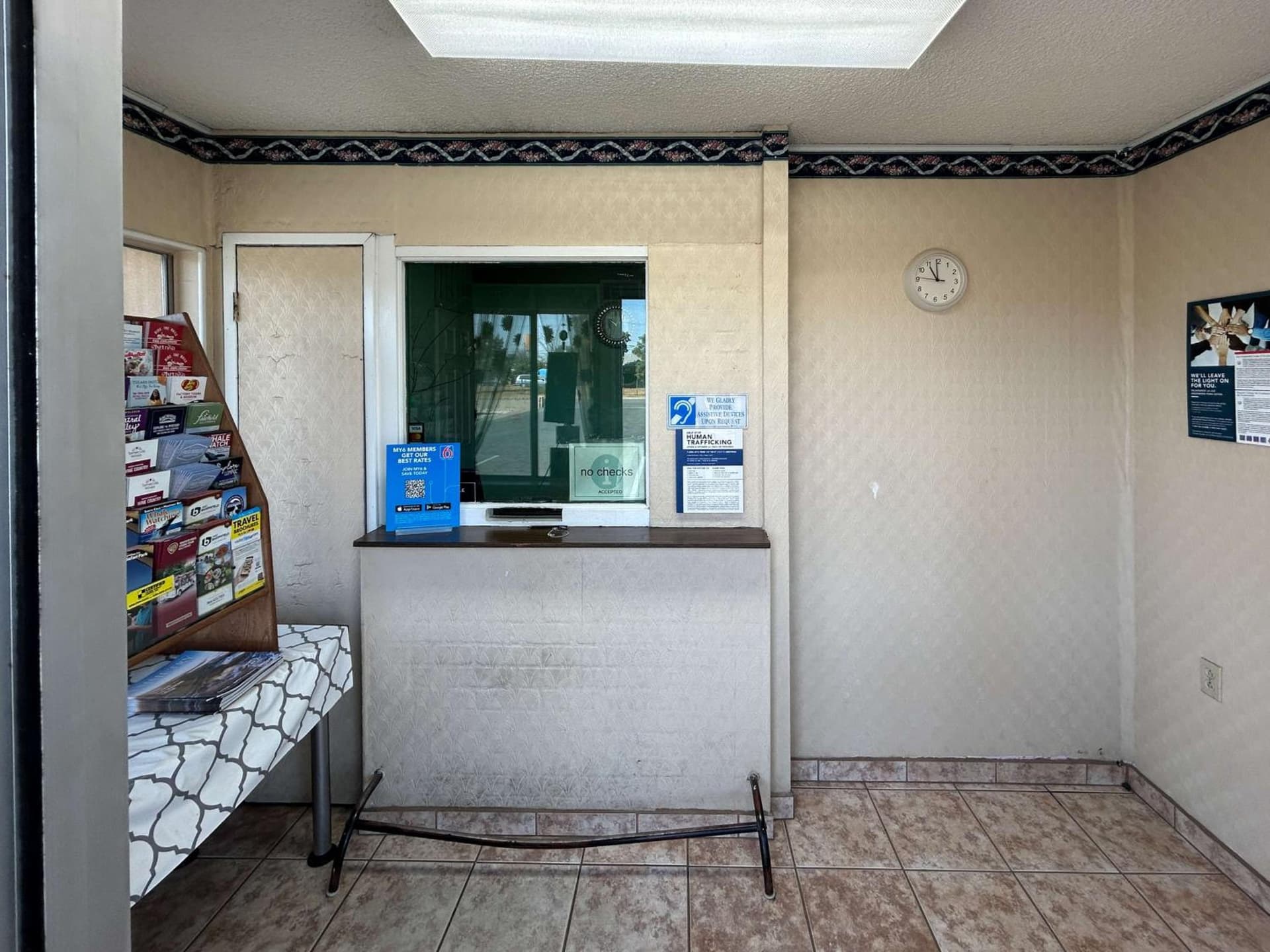 Motel 6 Selma, CA interior in Selma, CA — gallery photo 2