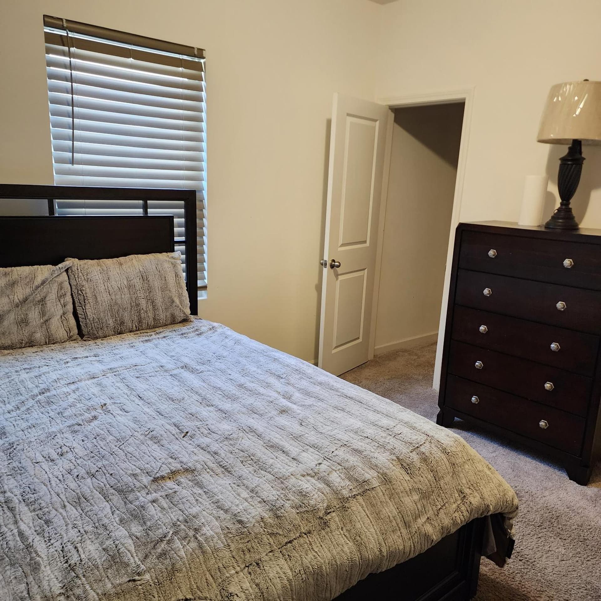 Queen bed cozy and nice interior in Between, GA — gallery photo 2