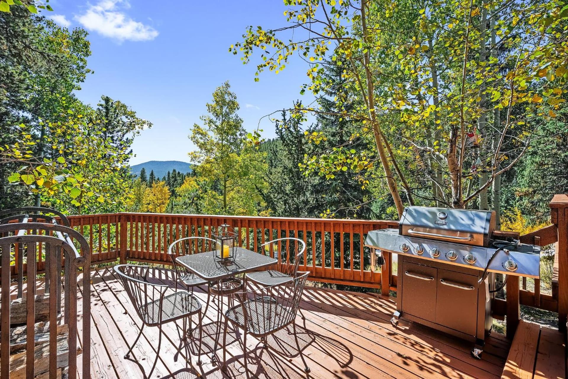 Nestled Inn interior in Evergreen, CO — gallery photo 2