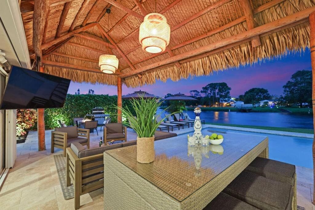 WP Delray Waterfront, Pool, Tiki Hut & Putting Grn — hotel in Delray Beach, Florida
