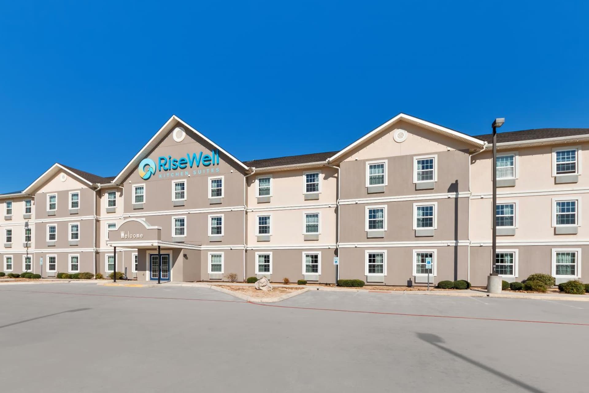 Risewell Kitchen Suites Pleasanton — hotel in Pleasanton, Texas